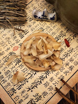 干百合中藥材滋補(bǔ)品的視覺(jué)魅力與中醫(yī)藥文化內(nèi)涵